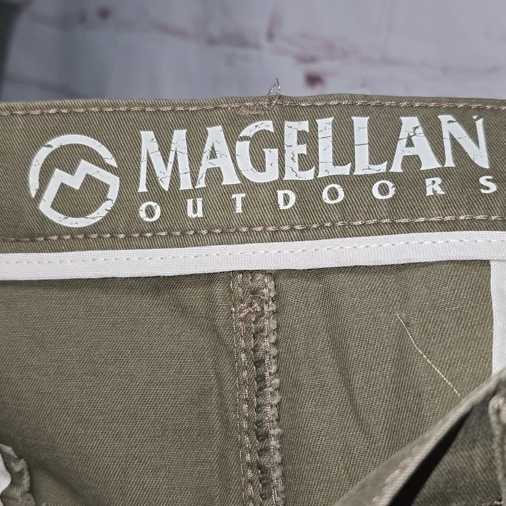 Magellan Outdoors Flat Front Olive Green Mens Size 42